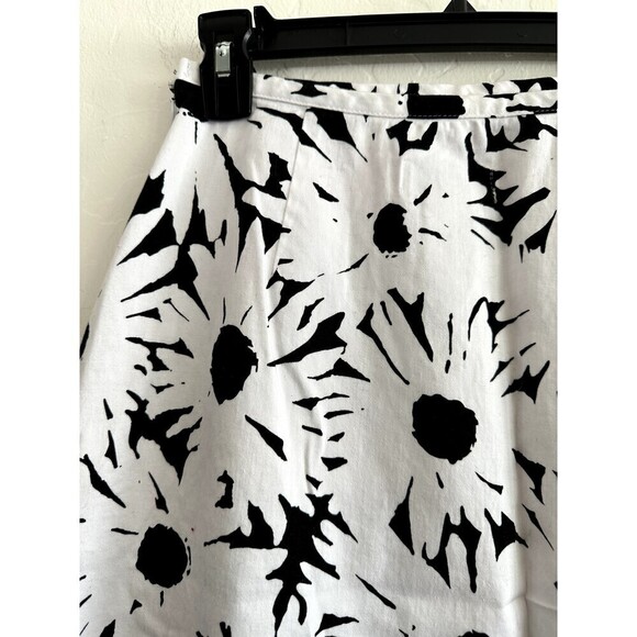 Dressbarn Floral White Daisy Print Skirt Woman's Size 4 summer modern classy - Picture 13 of 14